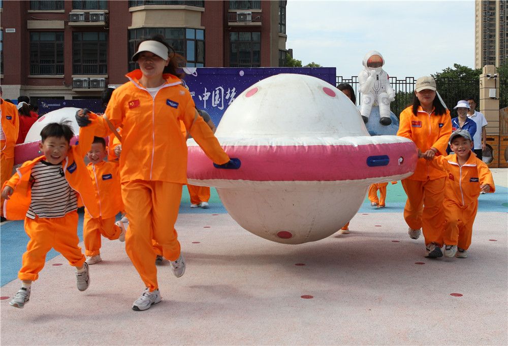 童心向太空 共筑航天梦
