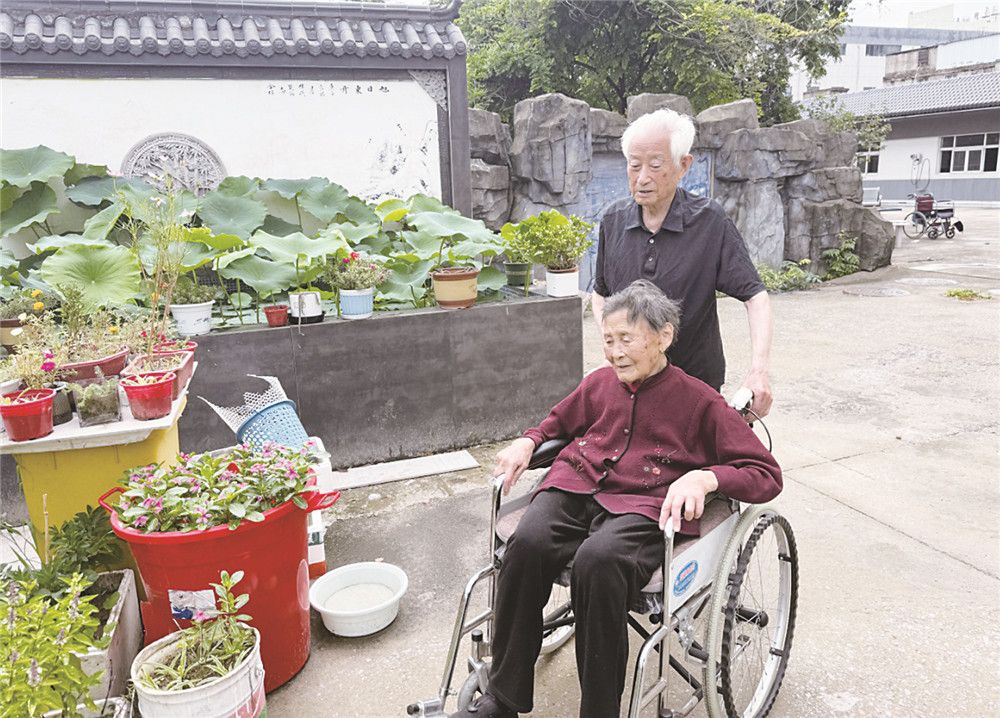 亳州九旬寿星夫妻分享长寿密码