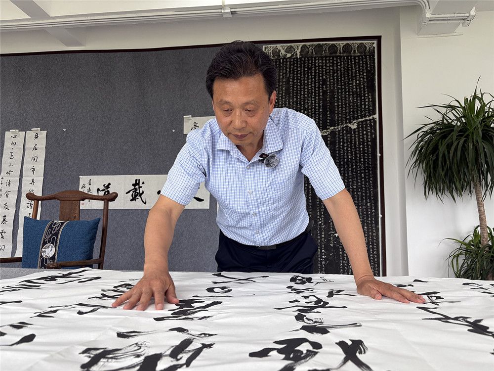 书法家梁景堂以心驭笔书华章